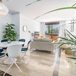 Apartment Luxury 3 Bed Duplex Penthouse, 3 Mins Walk To The *